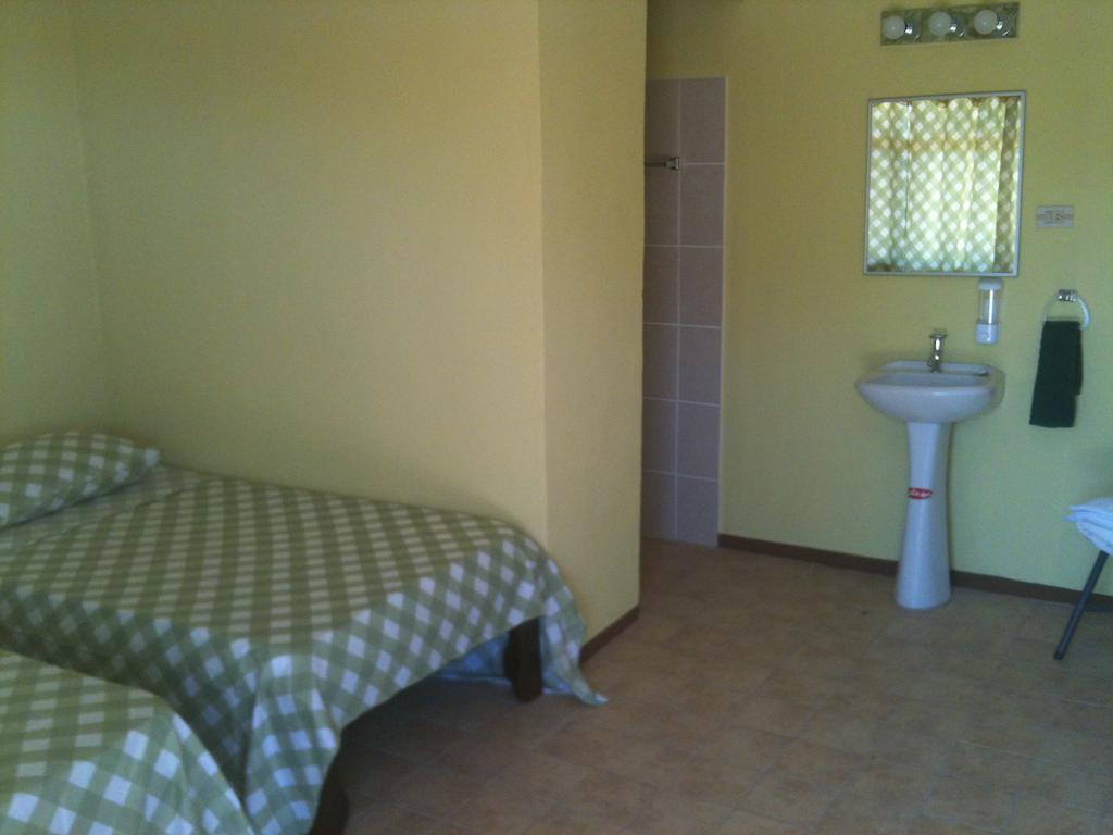 Royal Heights Hotel Jicaral Szoba fotó